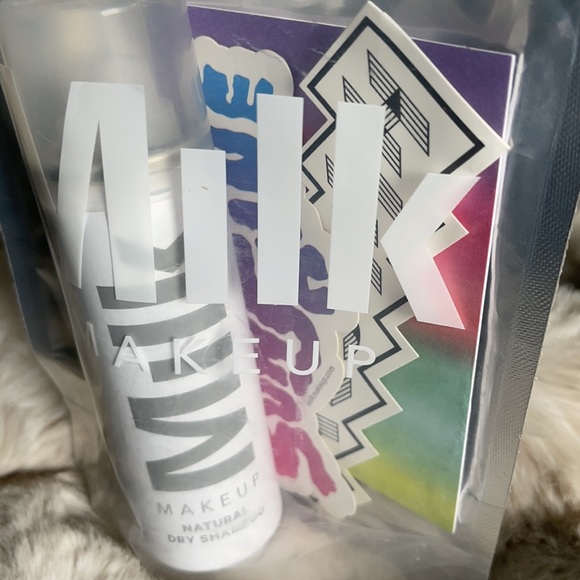 Milk Makeup Dry Shampoo - Picture 4 of 11